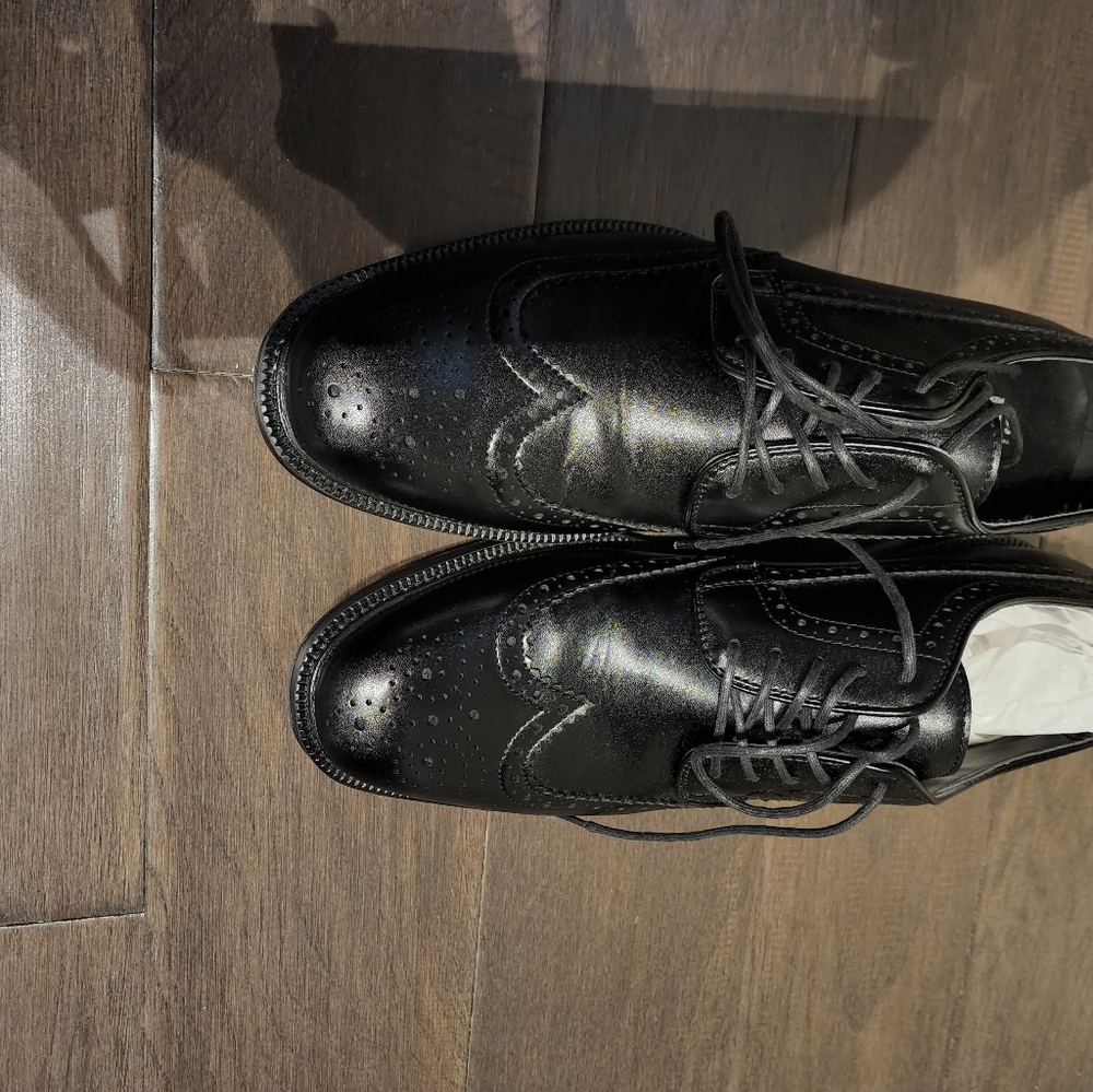 Brand New Stafford Mens Black Wingtip Shoes